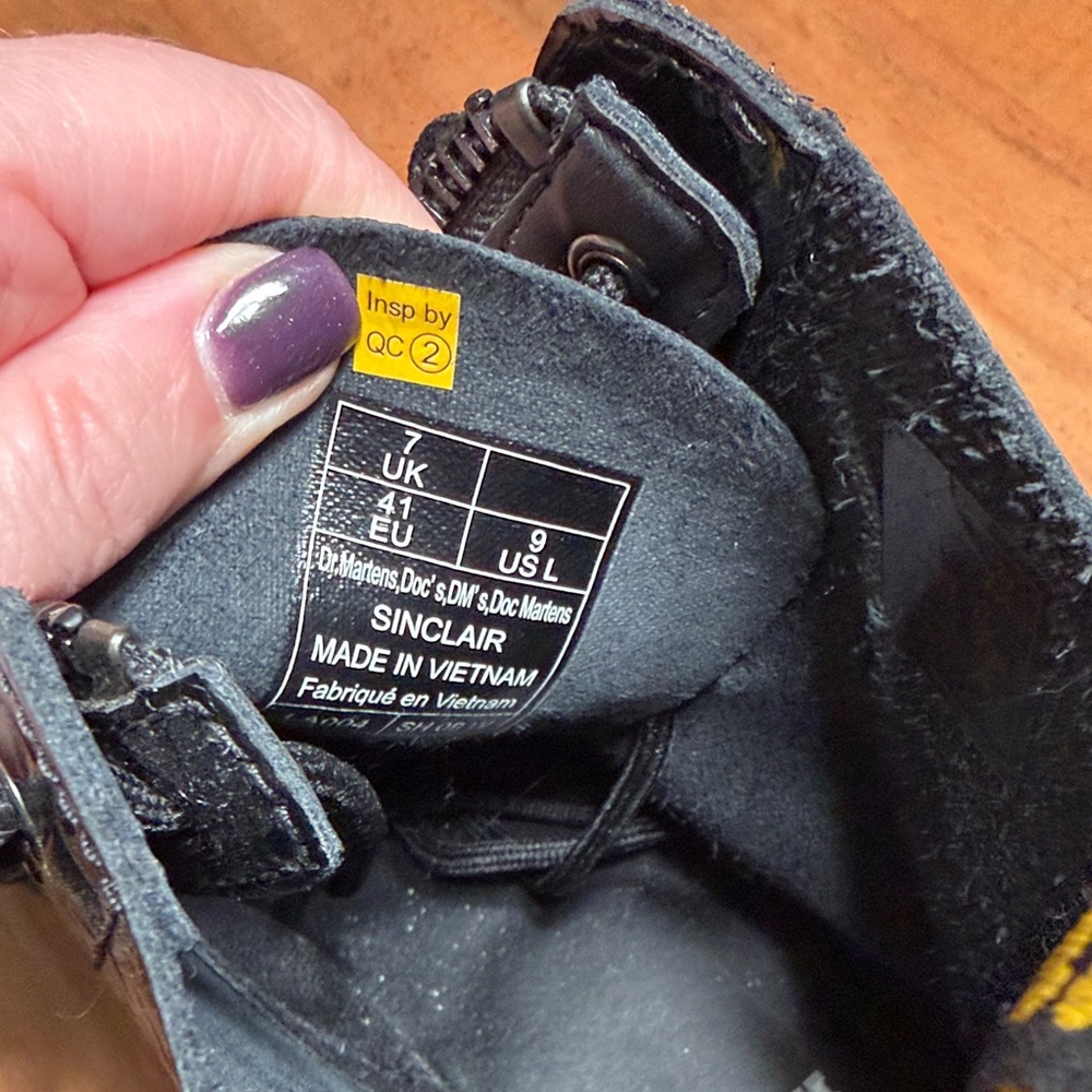Dr. Martens Black Boots with Embossed Cheetah Design, Women - Picture 5 of 5